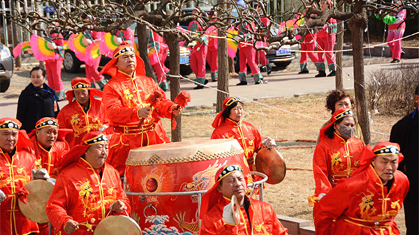 山東祥和集團與駐地鎮(zhèn)村聯(lián)合慶祝元宵佳節(jié)